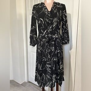 H&M Chic Black and White Long Sleeve pleated Dress size 0